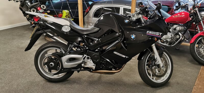 * REDUCED PRICE * - VERY LOW MILEAGE 2,900 miles BMW F800 ST 2011 — photograph from Ingear Car Sales
