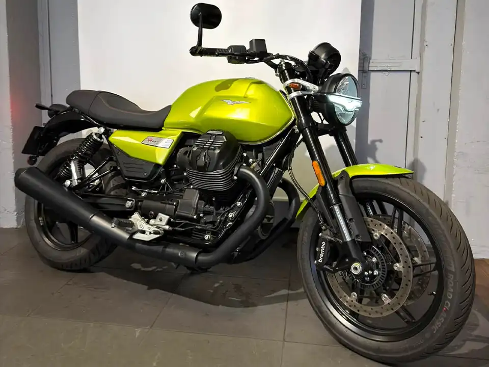Moto Guzzi V7 Sport — photograph from INMOTION