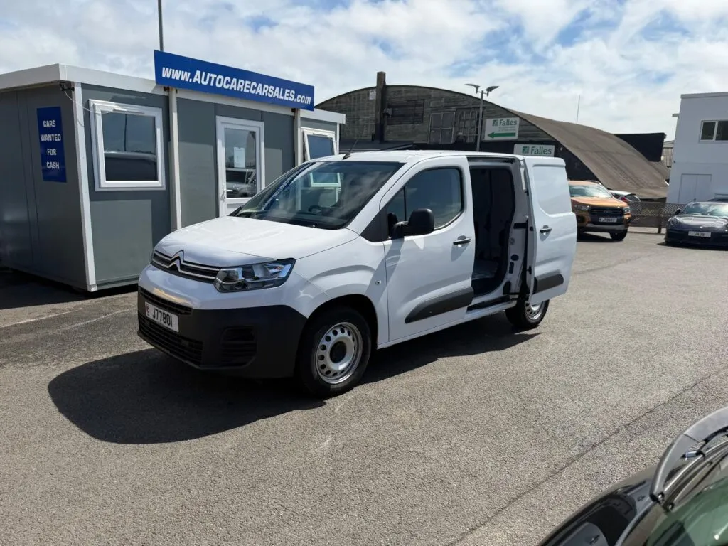 2023 CITROEN BERLINGO M 1.5 BlueHDI (100bhp) 1000 ENTERPRISE PANEL VAN**ONLY 6400 MILES**3 FRONT SEATS**OUR PRICE £14995+GST — photograph from Autocare Jersey
