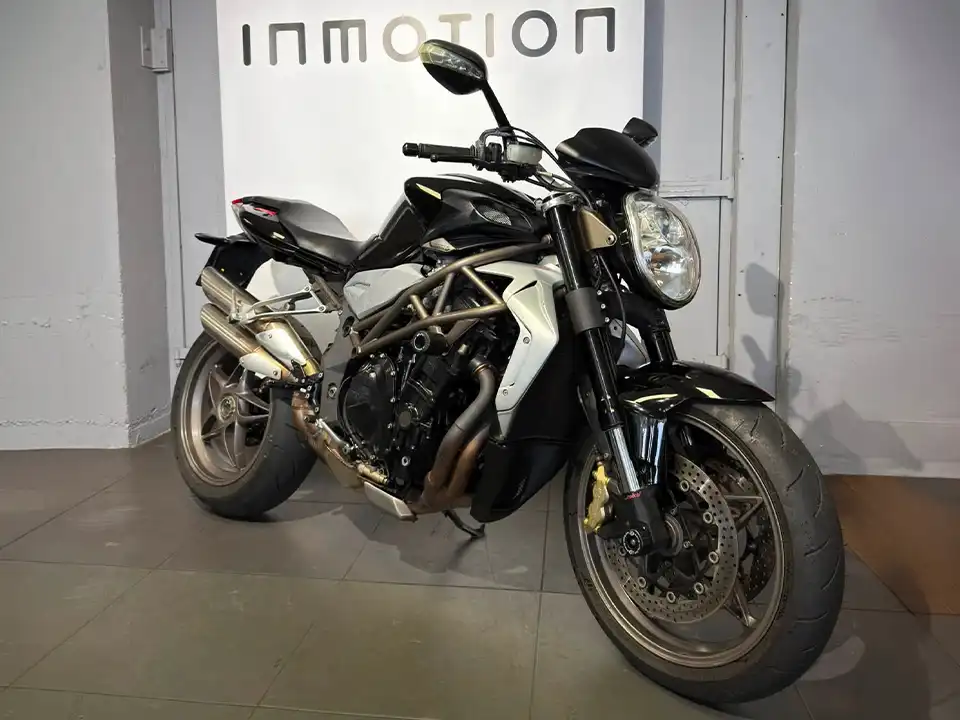 MV AGUSTA Brutale 990R — photograph from INMOTION