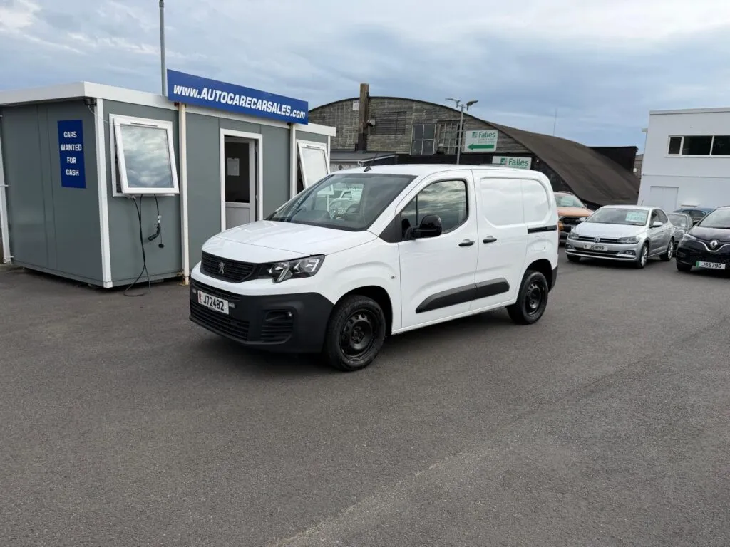 2022 PEUGEOT PARTNER 1.5 PROFESSIONAL PREMIUM BlueHDI 1000 PANEL VAN**FULLY PLY-LINED 3 FRONT SEATS**OUR PRICE £11995 + GST — photograph from Autocare Jersey