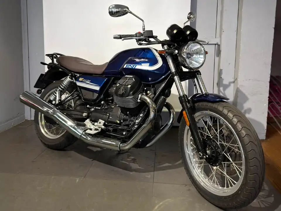 Moto Guzzi V7 Special — photograph from INMOTION